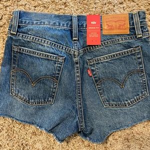 NWT Levi Wedgie Fit Shorts